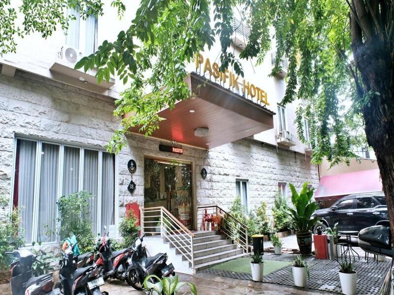 Pasifik Hotel Jakarta Exterior photo